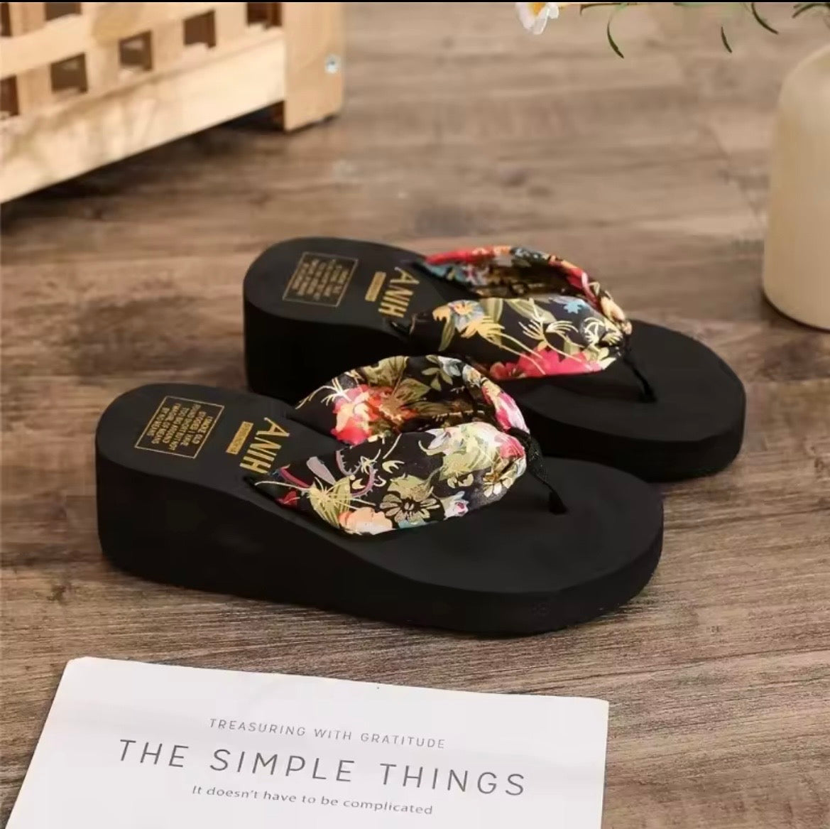 Sandales confort floral noir – Élégance estivale