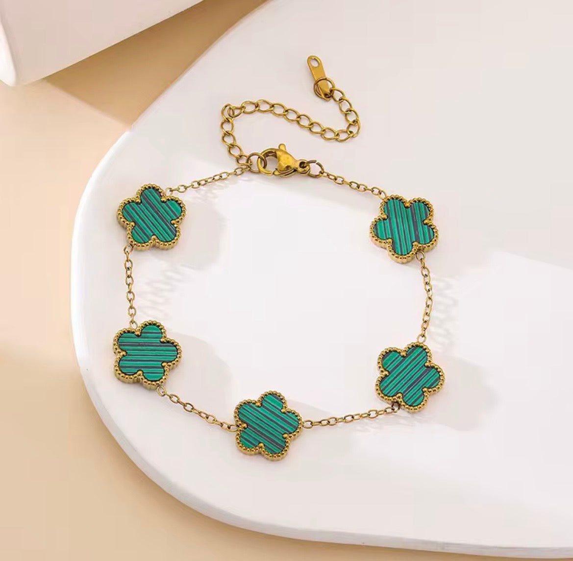 Bracelet Trèfle Élégant pour Femme – Bijou Chic et Tendance