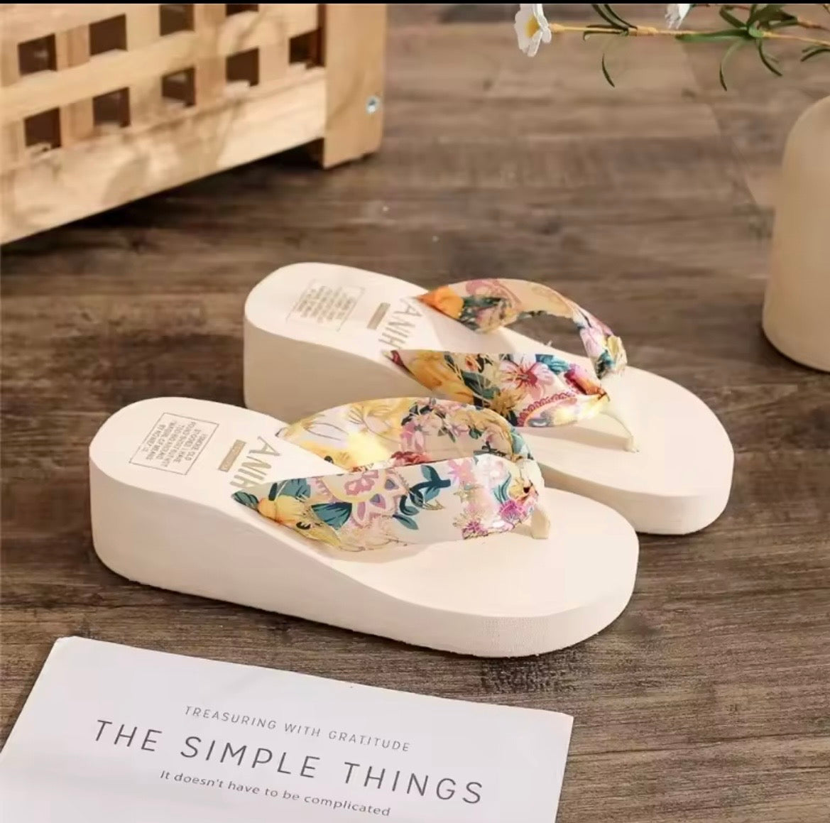 Sandales confort floral noir – Élégance estivale