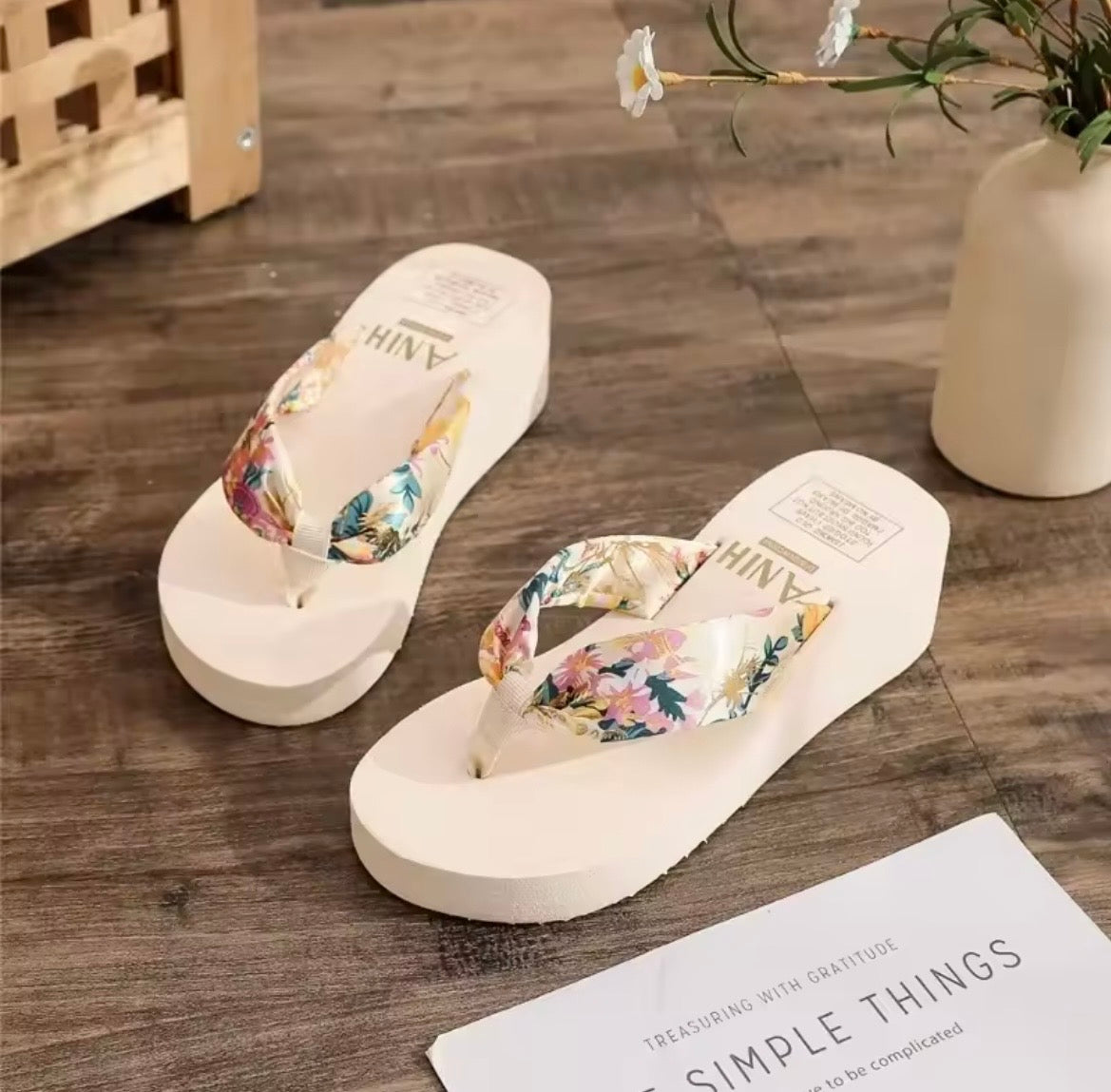 Sandales confort floral noir – Élégance estivale