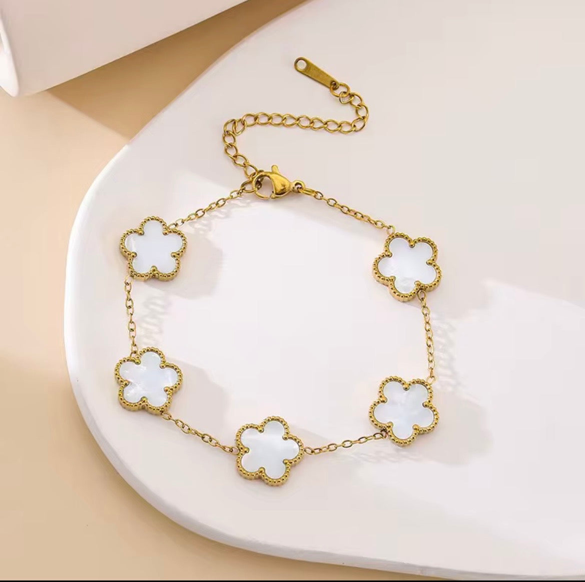 Bracelet Trèfle Élégant pour Femme – Bijou Chic et Tendance