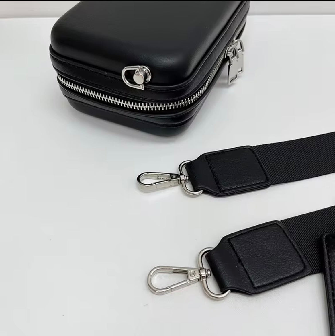 Sac Bandoulière Minimaliste avec Pochette Assortie